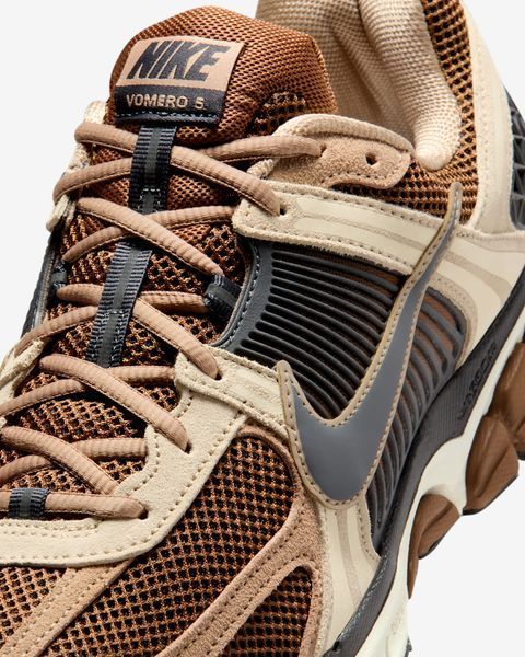 Оригінальні чоловічі кросівки Nike Zoom Vomero 5 "Light British Tan/British Khaki/Linen/Dark Smoke Grey" (HF1553-202) HF1553-202 фото