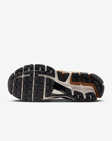 Оригінальні чоловічі кросівки Nike Zoom Vomero 5 "Light British Tan/British Khaki/Linen/Dark Smoke Grey" (HF1553-202) HF1553-202 фото