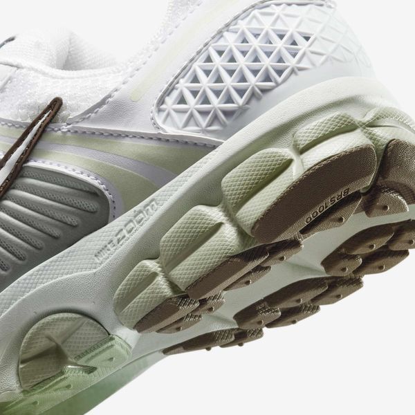 Оригінальні жіночі кросівки Nike Wmns Zoom Vomero 5 "White/ Summit White-Lt Smoke Grey" (FJ2028-103) FJ2028-103 фото