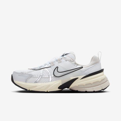 Оригінальні жіночі кросівки Nike Wmns V2K Run "Pure Platinum/Light Iron Ore" (FD0736-100) FD0736-100 фото