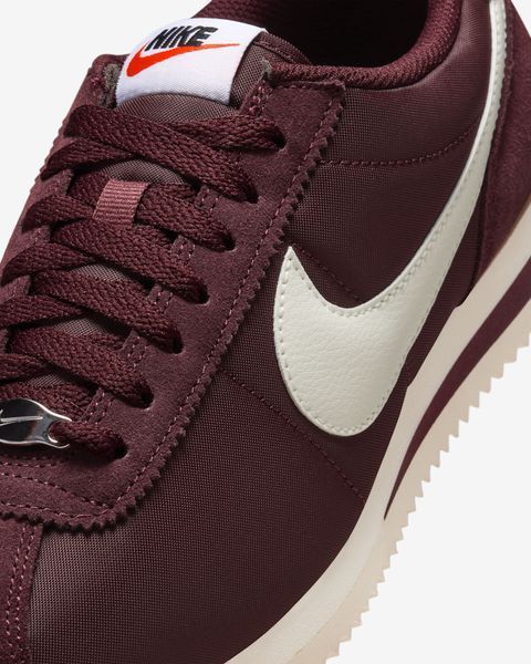 Оригінальні кросівки Nike Wmns Cortez Textile "Burgundy Crush/Sail" (DZ2795-605) DZ2795-605 фото