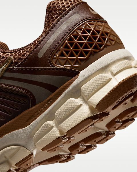 Оригинальные кроссовки Nike Zoom Vomero 5 "Cacao Wow/Light British Tan/Dark Driftwood/Light Khaki" (FJ2028-200) FJ2028-200 фото