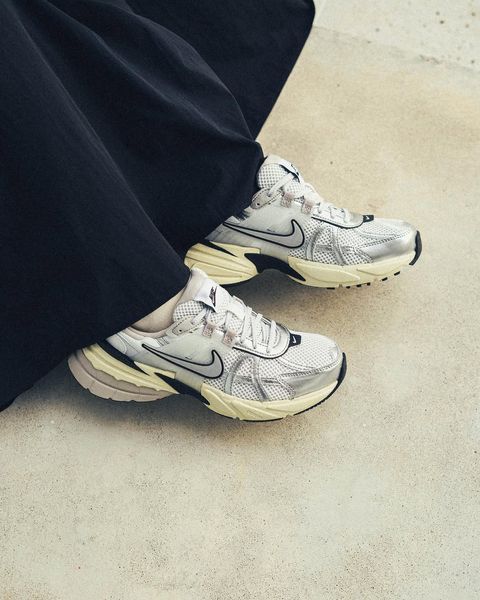 Оригінальні жіночі кросівки Nike Wmns V2K Run "Pure Platinum/Light Iron Ore" (FD0736-100) FD0736-100 фото