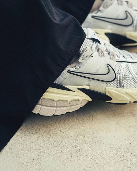 Оригінальні жіночі кросівки Nike Wmns V2K Run "Pure Platinum/Light Iron Ore" (FD0736-100) FD0736-100 фото