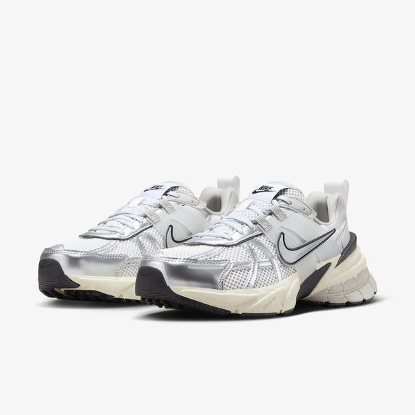Оригінальні жіночі кросівки Nike Wmns V2K Run "Pure Platinum/Light Iron Ore" (FD0736-100) FD0736-100 фото