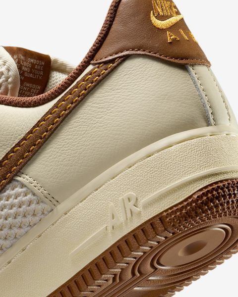 Оригінальні чоловічі кросівки Nike Air Force 1 '07 LV8 "Coconut Milk/Canyon Gold/Light British Tan" (IB7719-113) IB7719-113 фото