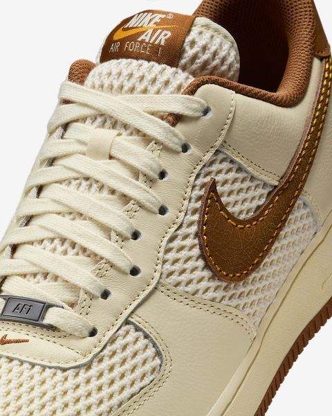Оригінальні чоловічі кросівки Nike Air Force 1 '07 LV8 "Coconut Milk/Canyon Gold/Light British Tan" (IB7719-113) IB7719-113 фото
