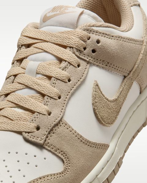 Оригінальні кросівки Nike Wmns Dunk Low "Sail/White/Metallic Gold/Linen" (IO4244-101) IO4244-101 фото