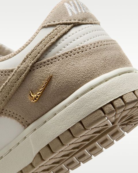 Оригінальні кросівки Nike Wmns Dunk Low "Sail/White/Metallic Gold/Linen" (IO4244-101) IO4244-101 фото