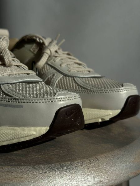 Оригінальні жіночі кросівки Nike Wmns V2K Run "Light Orewood Brown / Khaki / Earth" (FD0736-103) FD0736-103 фото