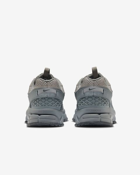 Оригінальні чоловічі кросівки Nike Zoom Vomero Roam "Metallic Pewter/Cool Grey/Anthracite/Metallic Pewter" (HV6901-001) HV6901-001 фото