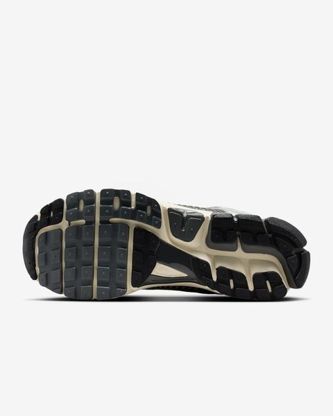 Оригінальні чоловічі кросівки Nike Zoom Vomero 5 "Iron Grey/Metallic Silver/Coconut Milk/Chrome" (IM3486-001) IM3486-001 фото
