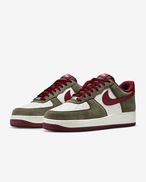 Оригінальні чоловічі кросівки Nike Air Force 1 Low '07 LV8 "Cargo Khaki/Pale Ivory/Dark Team Red" (FQ8714-302) FQ8714-302 фото