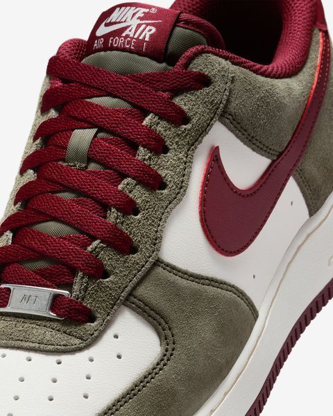 Оригінальні чоловічі кросівки Nike Air Force 1 Low '07 LV8 "Cargo Khaki/Pale Ivory/Dark Team Red" (FQ8714-302) FQ8714-302 фото