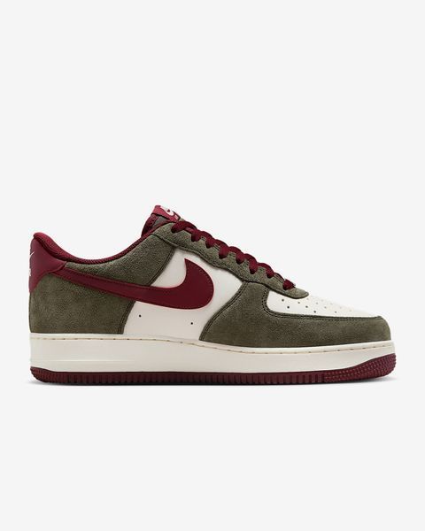 Оригінальні чоловічі кросівки Nike Air Force 1 Low '07 LV8 "Cargo Khaki/Pale Ivory/Dark Team Red" (FQ8714-302) FQ8714-302 фото