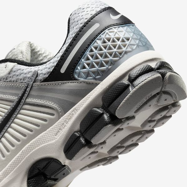 Оригінальні кросівки Nike Zoom Vomero 5 " Photon Dust/Phantom/Metallic Silver" (HQ1182-001) HQ1182-001 фото