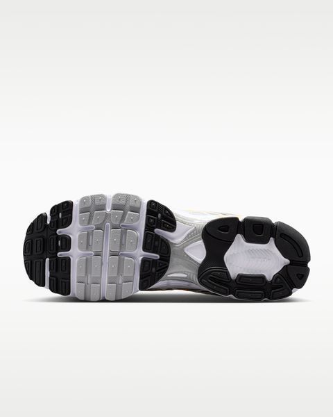 Оригинальные кроссовки Nike Air Max Moto 2K "Wolf Grey/Vast Grey/Sundial/Black" (IO9279-007) IO9279-007 фото