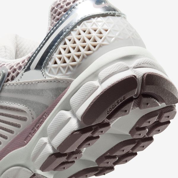 Оригінальні жіночі кросівки Nike Wmns Zoom Vomero 5 "Vast Grey / Metallic Silver" (HV6417-001) HV6417-001 фото