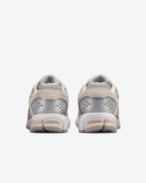 Оригінальні чоловічі кросівки Nike Zoom Vomero 5 "Light Orewood Brown/White/Metallic Platinum/Light Smoke Grey" (HF1553-101) HF1553-101 фото
