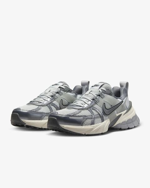 Оригінальні жіночі кросівки Nike Wmns V2K Run "Pure Platinum / Wolf Grey / Cool Grey" (FD0736-003) FD0736-003 фото