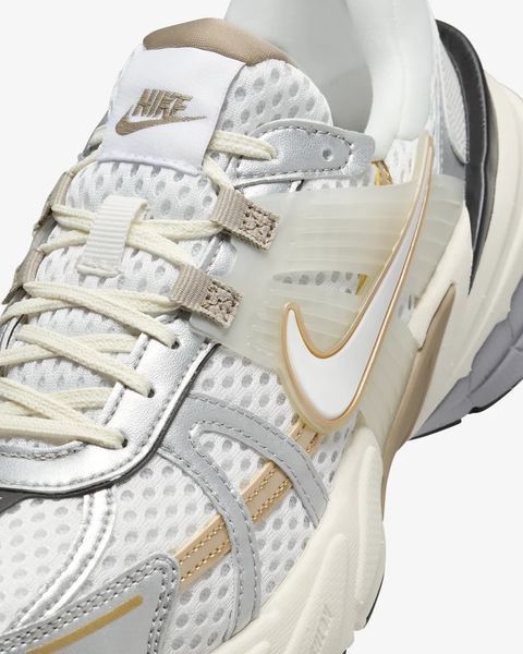 Оригінальні жіночі кросівки Nike Wmns V2K Run "White / Khaki / Metallic Silver" (HJ7245-100) HJ7245-100 фото
