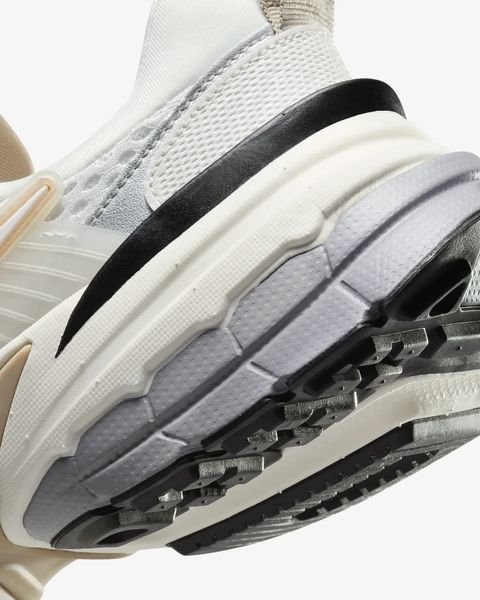 Оригінальні жіночі кросівки Nike Wmns V2K Run "White / Khaki / Metallic Silver" (HJ7245-100) HJ7245-100 фото