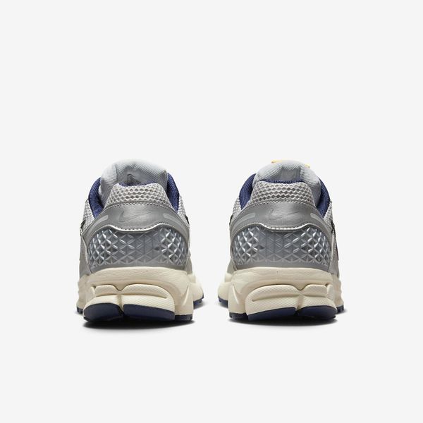 Оригінальні чоловічі кросівки Nike Zoom Vomero 5 "Pure Platinum / Laser Orange" (FJ4151-001) FJ4151-001 фото