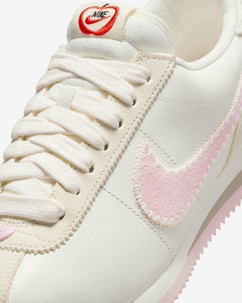 Оригінальні жіночі кросівки Nike Wmns Cortez Leather Valentine's Day "Sail/College Grey/Pink Foam" (HV6012-161) HV6012-161 фото