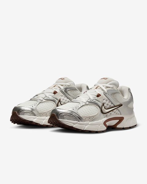 Оригінальні кросівки Nike V5 RNR "Sail/Fauna Brown/Phantom/Light Orewood Brown" (HQ7901-102) HQ7901-102 фото