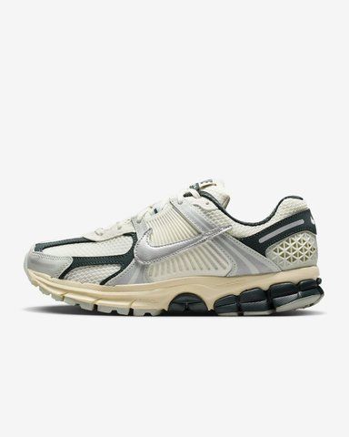 Оригінальні кросівки Nike Wmns Zoom Vomero 5 "Sail/Light Silver/Seaweed/Metallic Silver" (IO7452-133) IO7452-133 фото
