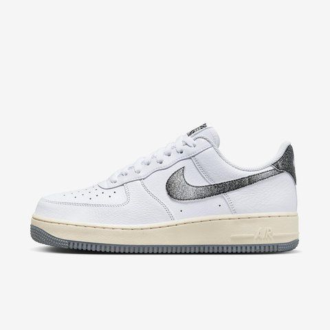 Оригінальні чоловічі кросівки Nike Air Force 1 Low '07 LX Classics "White/Smoke grey/Beach" (DV7183-100) DV7183-100 фото