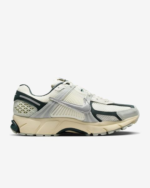 Оригінальні кросівки Nike Wmns Zoom Vomero 5 "Sail/Light Silver/Seaweed/Metallic Silver" (IO7452-133) IO7452-133 фото
