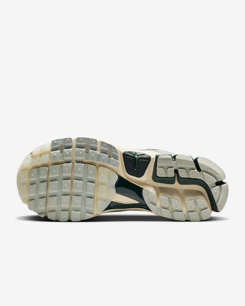 Оригінальні кросівки Nike Wmns Zoom Vomero 5 "Sail/Light Silver/Seaweed/Metallic Silver" (IO7452-133) IO7452-133 фото