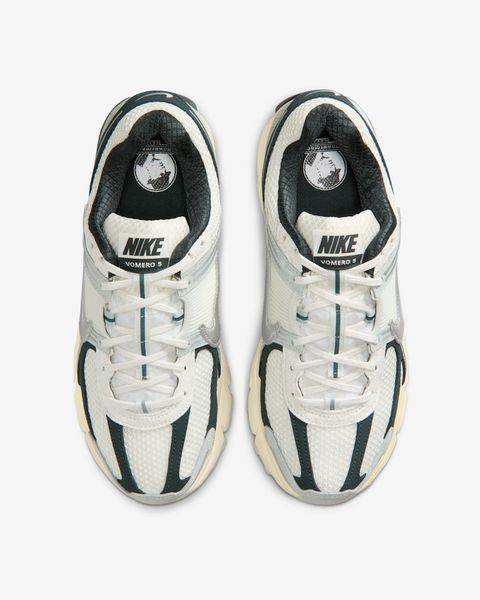 Оригінальні кросівки Nike Wmns Zoom Vomero 5 "Sail/Light Silver/Seaweed/Metallic Silver" (IO7452-133) IO7452-133 фото