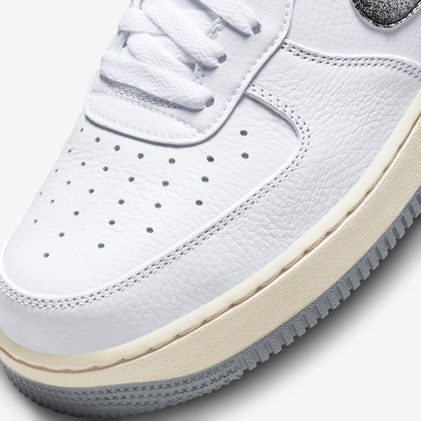 Оригінальні чоловічі кросівки Nike Air Force 1 Low '07 LX Classics "White/Smoke grey/Beach" (DV7183-100) DV7183-100 фото