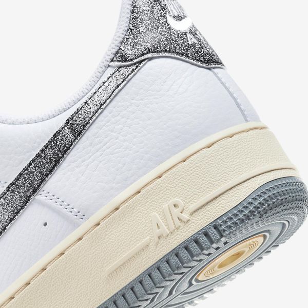 Оригінальні чоловічі кросівки Nike Air Force 1 Low '07 LX Classics "White/Smoke grey/Beach" (DV7183-100) DV7183-100 фото