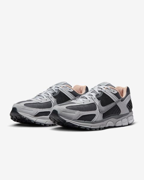 Оригинальные мужские кроссовки Nike Zoom Vomero 5 "Dark Smoke Grey/Light Smoke Grey" (HV5982-001) HV5982-001 фото