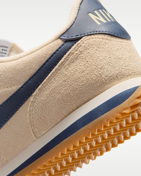 Оригінальні кросівки Nike Cortez "Beach/Sail/Gum Light Brown/Midnight Navy" (IB1857-202) IB1857-202 фото