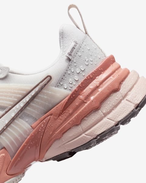 Оригінальні кросівки Nike V2K Run GORE-TEX "Phantom/Light Bone/Terra Blush/Phantom" (FZ2622-003) FZ2622-003 фото