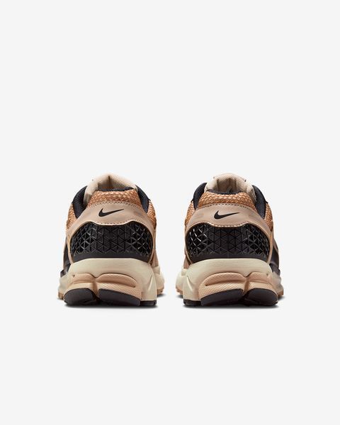 Оригинальные женские кроссовки Nike Wmns Zoom Vomero 5 "Sanddrift / Hemp / White / Black" (FJ2028-106) FJ2028-106 фото