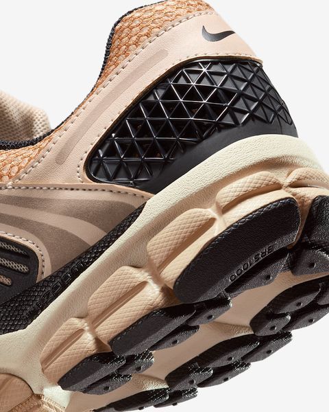Оригинальные женские кроссовки Nike Wmns Zoom Vomero 5 "Sanddrift / Hemp / White / Black" (FJ2028-106) FJ2028-106 фото