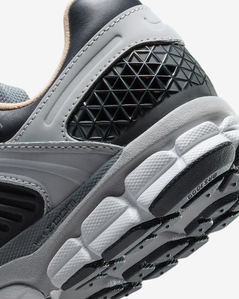 Оригинальные мужские кроссовки Nike Zoom Vomero 5 "Dark Smoke Grey/Light Smoke Grey" (HV5982-001) HV5982-001 фото