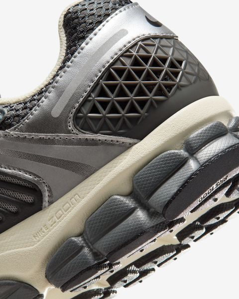 Оригінальні чоловічі кросівки Nike Zoom Vomero 5 "Iron Grey/Metallic Silver/Coconut Milk/Chrome" (IM3486-001) IM3486-001 фото