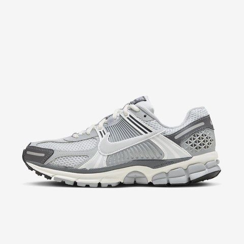 Оригинальные женские кроссовки Nike Wmns Zoom Vomero 5 "Pure Platinum / Metallic SIlver" (FD9919-001) FD9919-001 фото