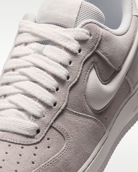 Оригінальні кросівки Nike Air Force 1 '07 LV8 "Vast Grey / Sail" (IU7592-078) IU7592-078 фото