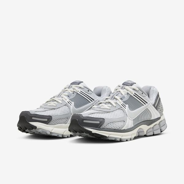 Оригинальные женские кроссовки Nike Wmns Zoom Vomero 5 "Pure Platinum / Metallic SIlver" (FD9919-001) FD9919-001 фото