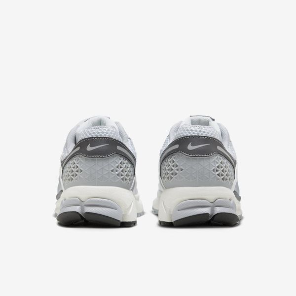 Оригинальные женские кроссовки Nike Wmns Zoom Vomero 5 "Pure Platinum / Metallic SIlver" (FD9919-001) FD9919-001 фото