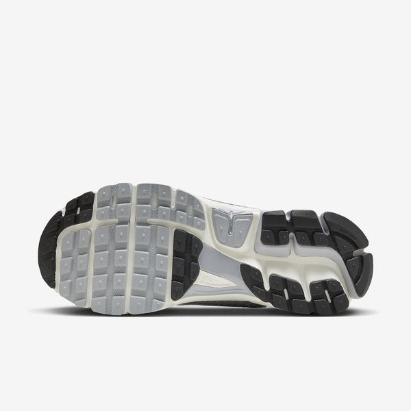 Оригинальные женские кроссовки Nike Wmns Zoom Vomero 5 "Pure Platinum / Metallic SIlver" (FD9919-001) FD9919-001 фото