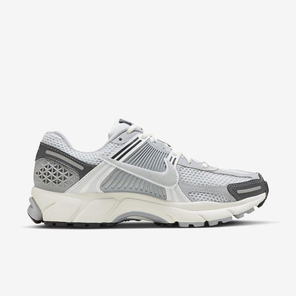 Оригинальные женские кроссовки Nike Wmns Zoom Vomero 5 "Pure Platinum / Metallic SIlver" (FD9919-001) FD9919-001 фото