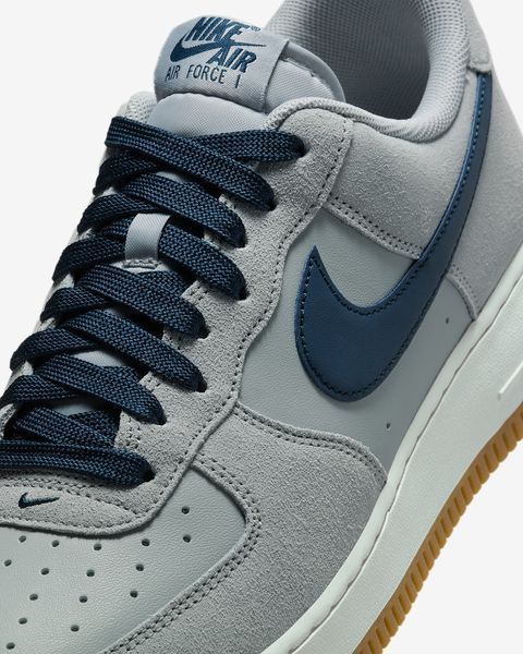 Оригінальні чоловічі кросівки Nike Air Force 1 '07 LV8 "Light Smoke Grey/Gum Light Brown/Summit White/Armory Navy" (IB6388-003) IB6388-003 фото